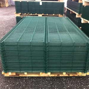 Забор из 3d сетки в полимере зеленого цвета